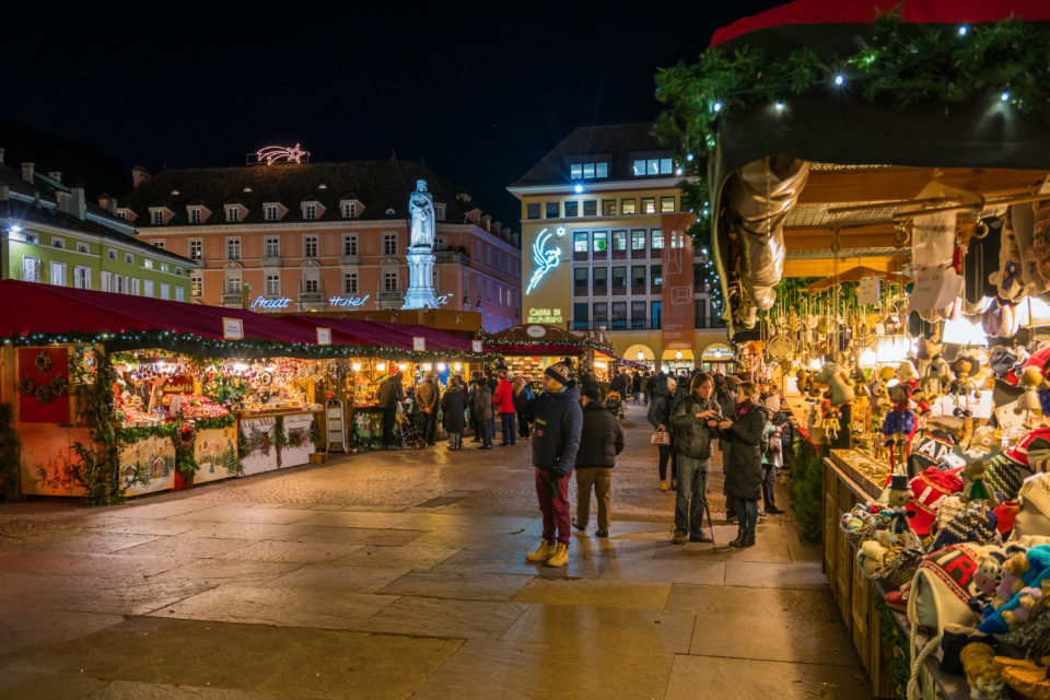Mercatini Di Natale Di Bolzano.Bolzano Partono I Mercatini Di Natale Itinerari E Luoghi