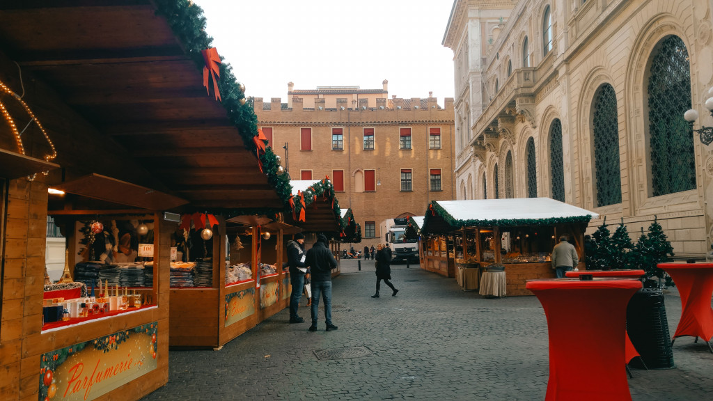 Mercatini di Natale in Emilia Romagna: villaggio francese Bologna