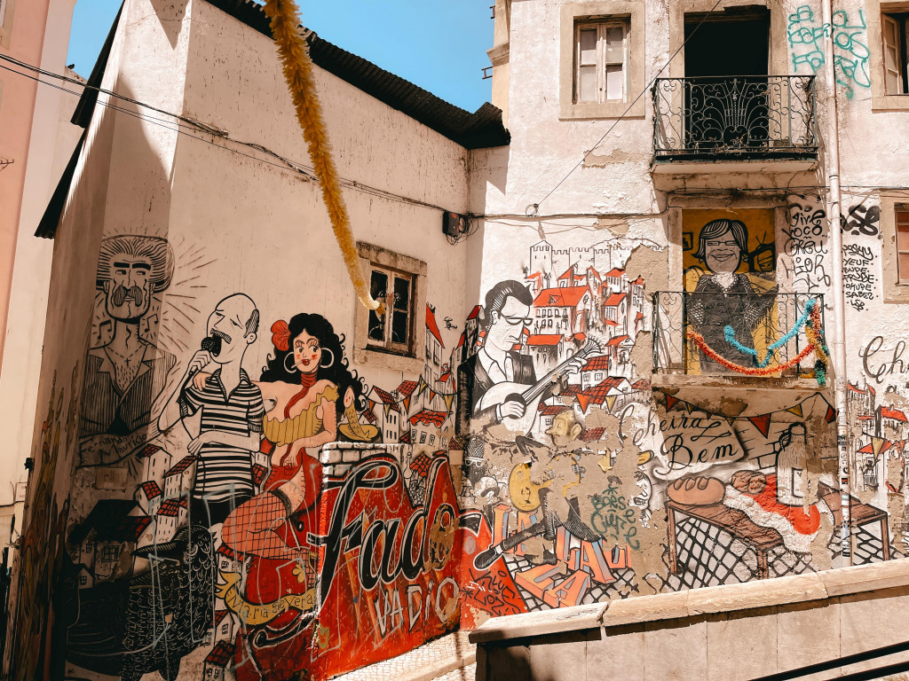 fado vadio murales - La street art di Lisbona in 5 opere incredibili!