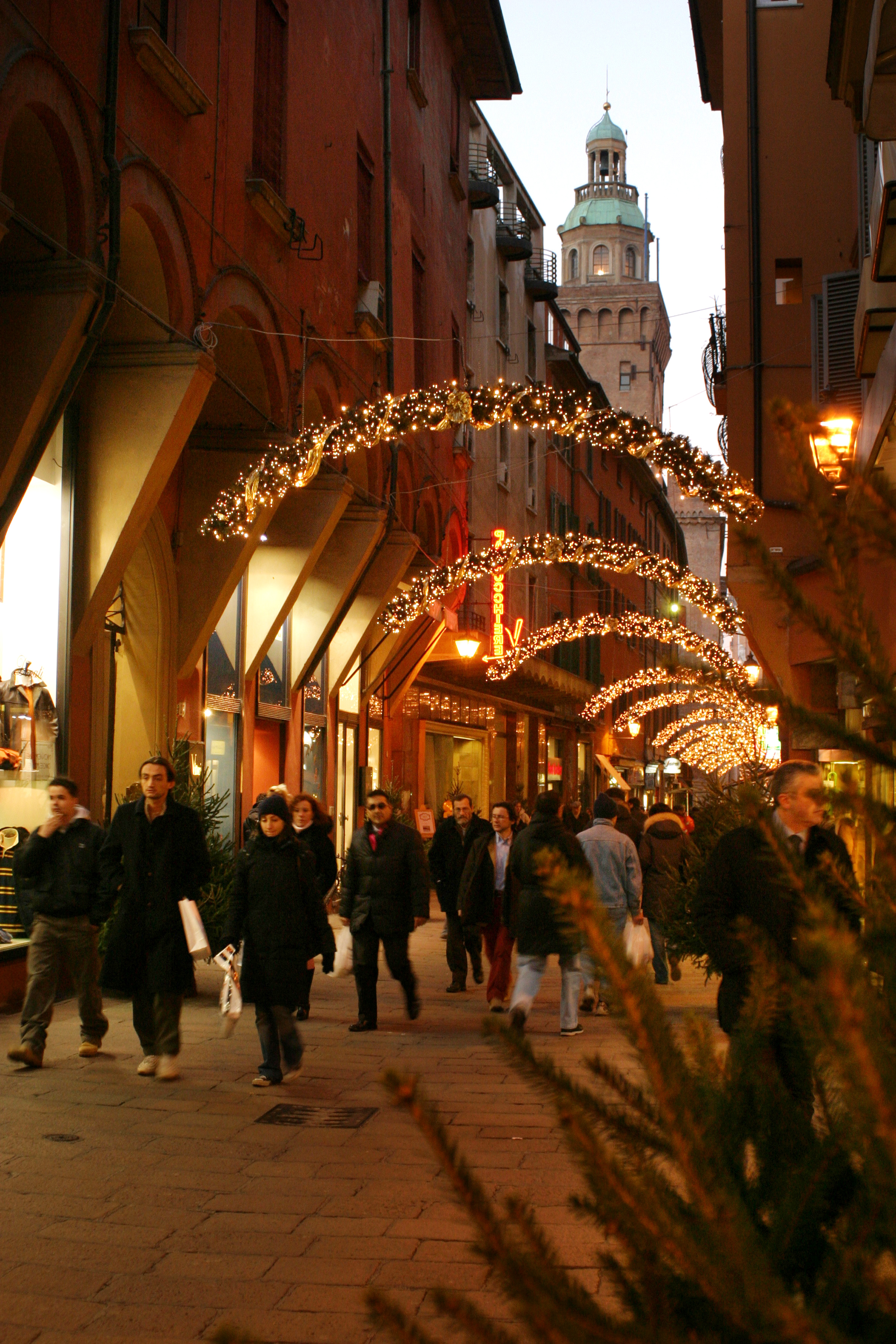 BOLOGNA DURANTE LE FESTE NATALIZIE.VIA D'AZEGLIO