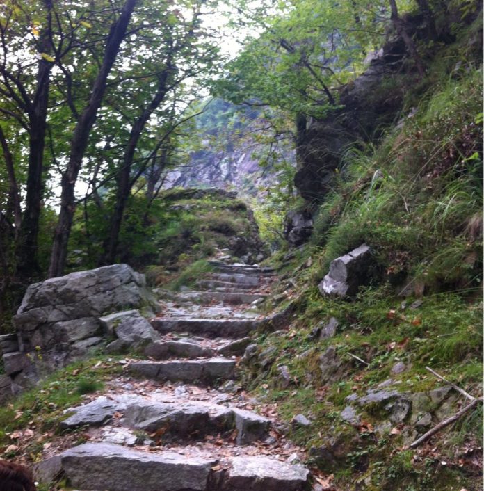 Yoga e trekking in val Codera