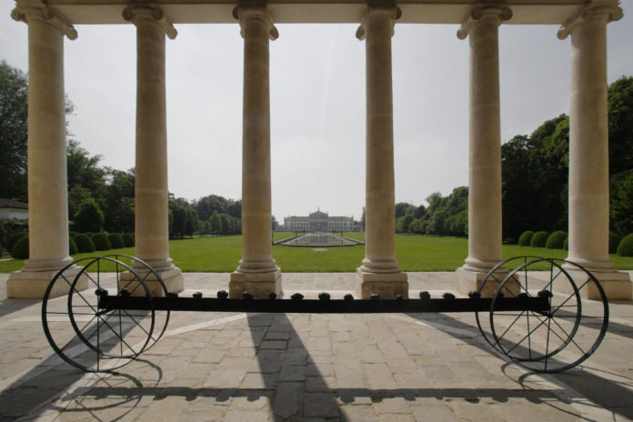 Senza titolo (Carro), ferro, 125 (h) x 706 x 60 cm, 1988 Senza titolo (Carro), ferro, 125 (h) x 706 x 60 cm, 1988