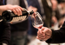 Vino al Vino in Cantina Vino, foto d'archivio