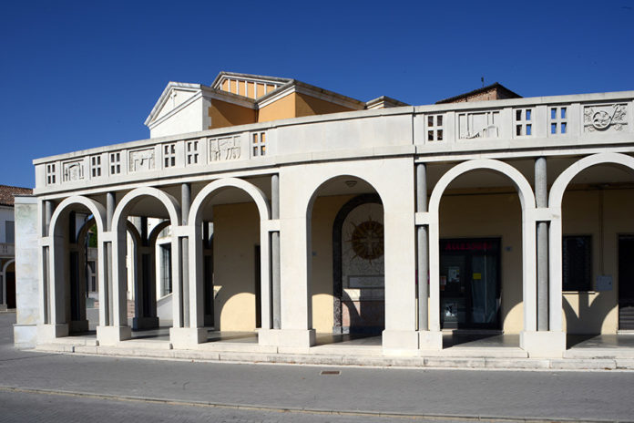 9 Tresigallo, porticato Chiesa Sant'Apollinare (3)