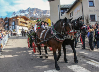 Alta Badia (BZ) – La Cavalcata di San Leonardo il 3 novembre 2019 Alta Badia Cavalcata di San Leonardo