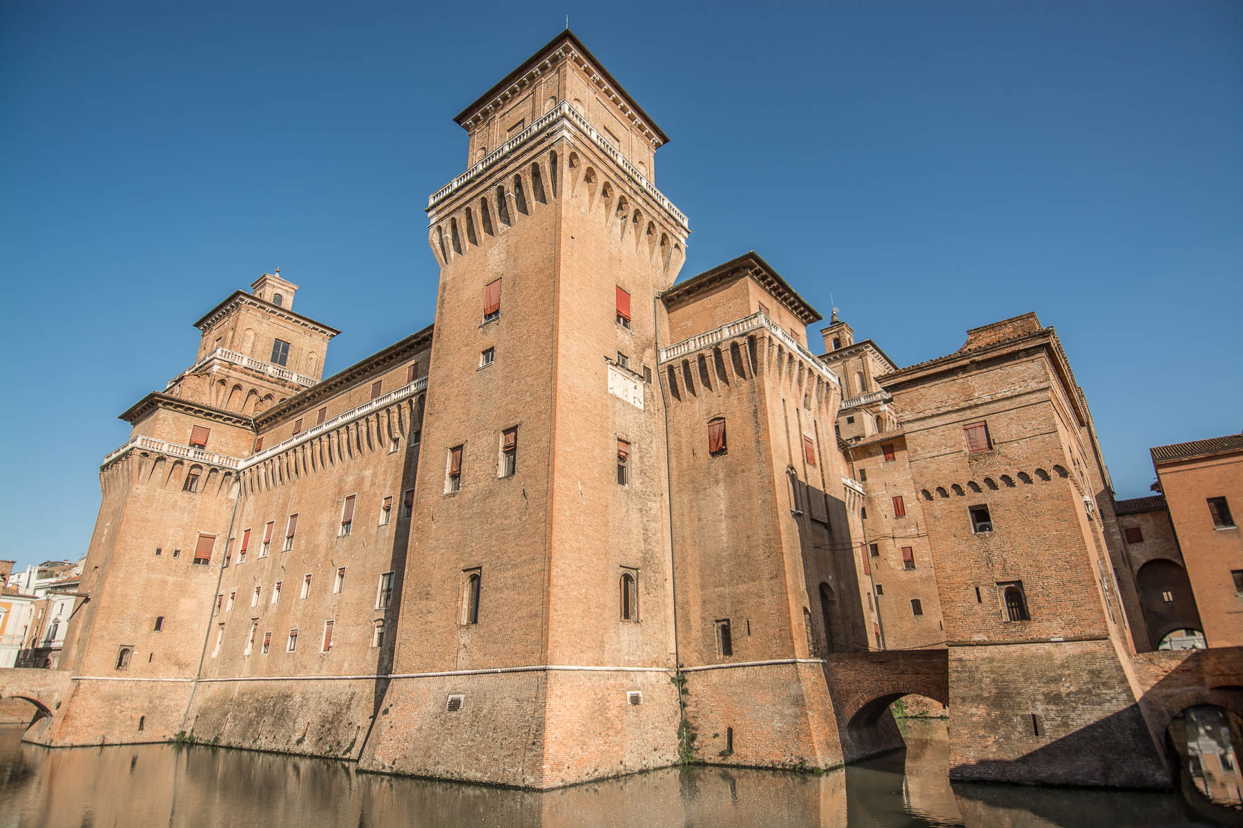 Castello Estense, verso Largo Castello