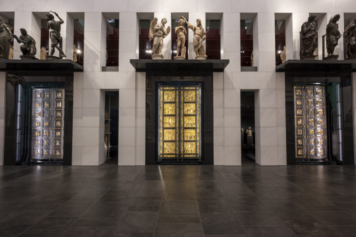visione delle porte del battistero dopo il restauro