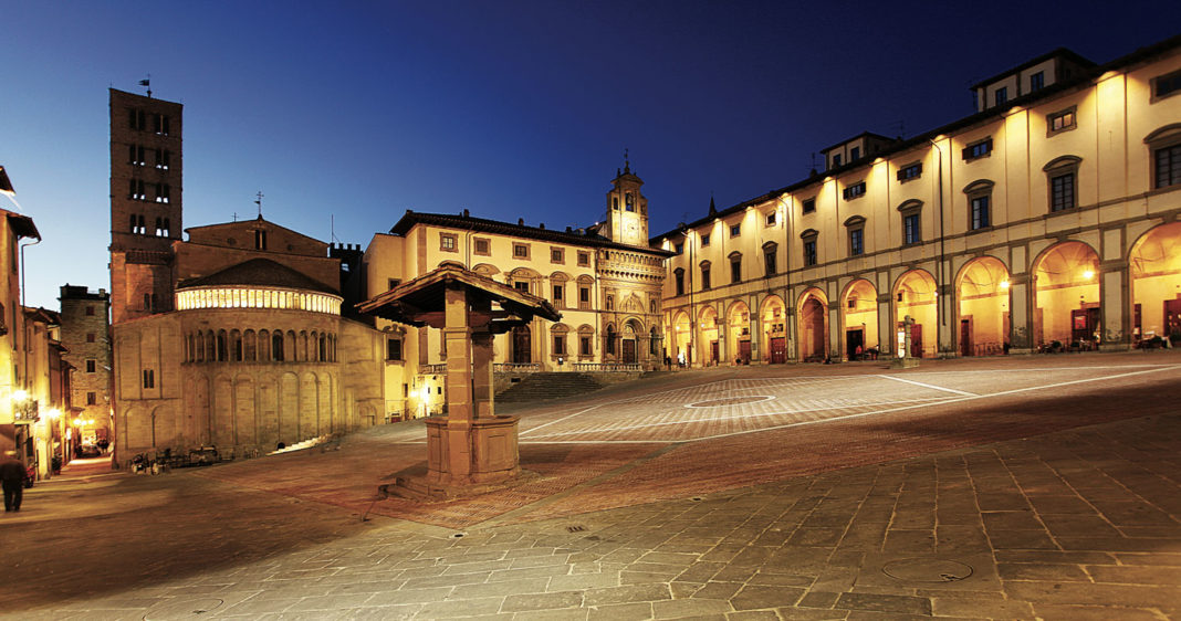 Arezzo Piazza Grande. foto ©Enrico Caracciolo/Viatoribus