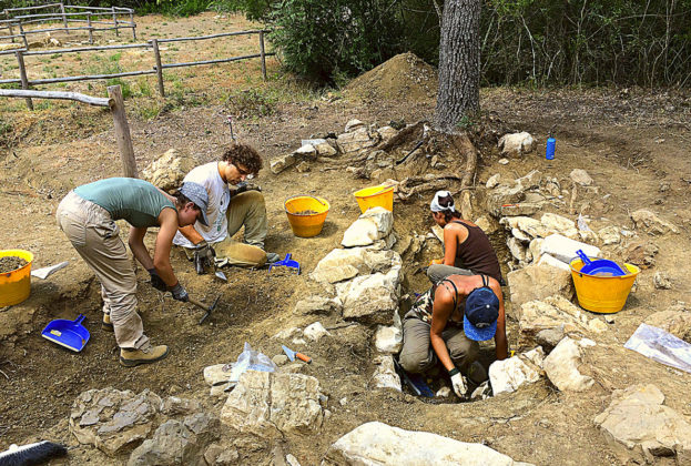 Studenti dell’Università di Firenze impegnati nella campagna di scavo archeologico