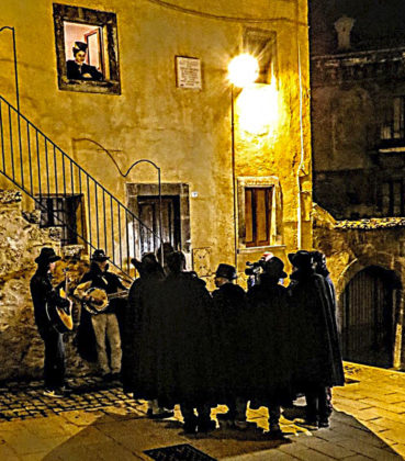 Scanno - una serenata per la festa delle "Calzette"