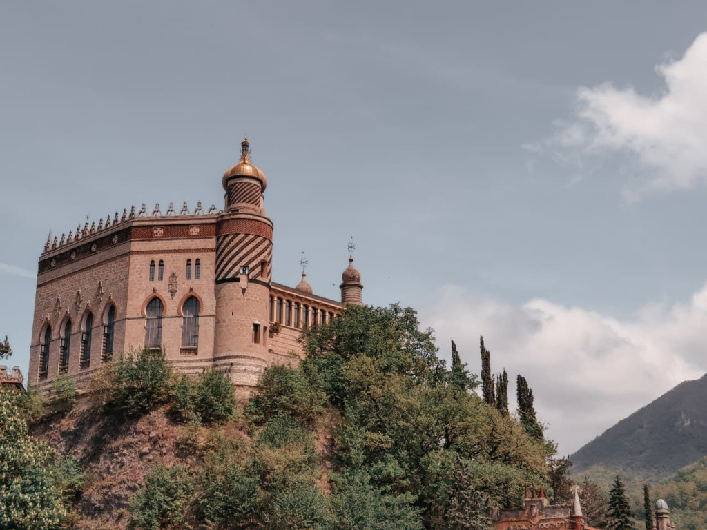 rocchetta mattei nei colli bolognesi