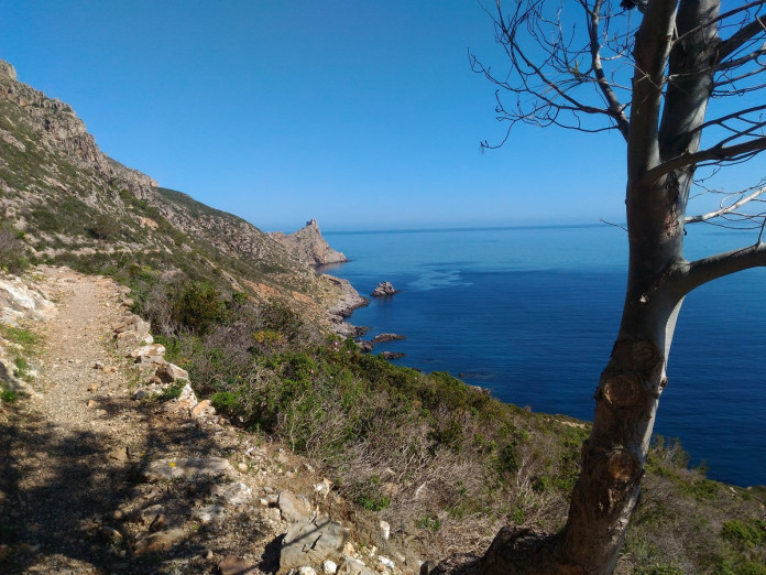 Marettimo è percorsa da una bella rete di sentieri mantenuti dalla Forestale