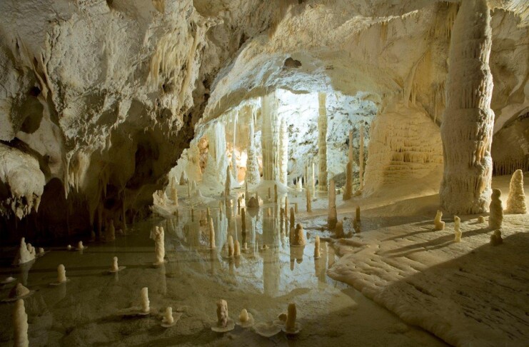 Sala Candeline Grotte di Frasassi1