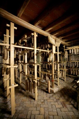 Sutrio_Fums, profums, salums salumi