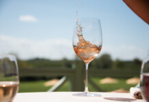 Il Chiaretto di Bardolino tinge di rosa il Garda: il Consorzio protagonista del Palio 2025 Chiaretto di Bardolino_calice