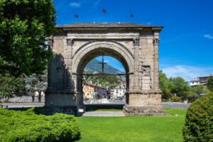VALLE D'AOSTA-Aosta Arco d'Augusto (foto Enrico Romanzi)