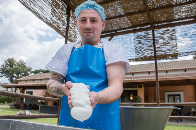 Il mastro casaro con la treccia