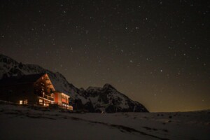 Berchtesgaden mountain shelter at night; starry sky©GNTB_Francois Thierens