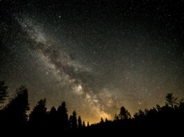 Braunlage-Starry-sky-with-the-Milky-Way-over-the-Sankt-Andreasberg-observatory©Sternwarte-St.-Andreasberg-e.-V.