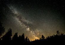Sotto i cieli stellati più belli di Germania Braunlage-Starry-sky-with-the-Milky-Way-over-the-Sankt-Andreasberg-observatory©Sternwarte-St.-Andreasberg-e.-V.