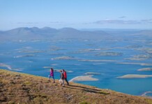 Cammini d’Irlanda: itinerari lenti tra natura, spiritualità e storia antica croagh-patrick-clew-bay-co-mayo