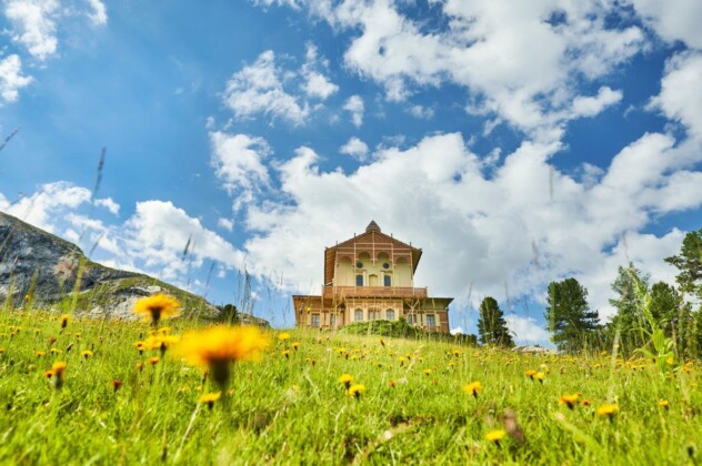 Garmisch Partenkirchen Hike to the Schachenhaus in the Wetterstein Mountains (c) GNTB Jens Wegener