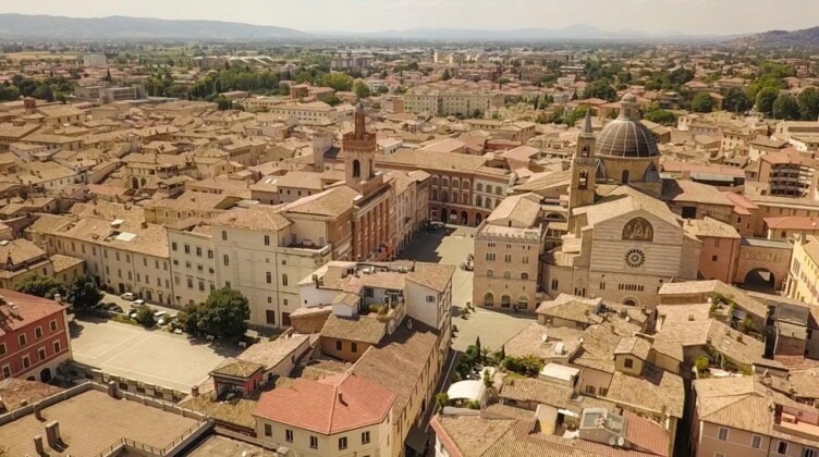 Le città del miele, Foligno