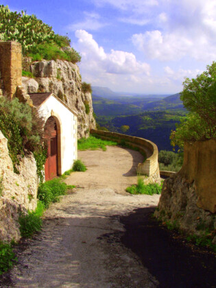 Le città del miele, Sicilia, la diruta di San Francesco di Paola