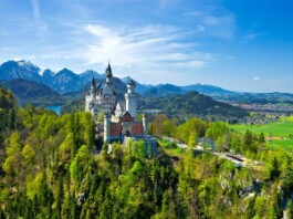 Neuschwanstein Castle in Schwangau (c) Lookphotos Florian Werner