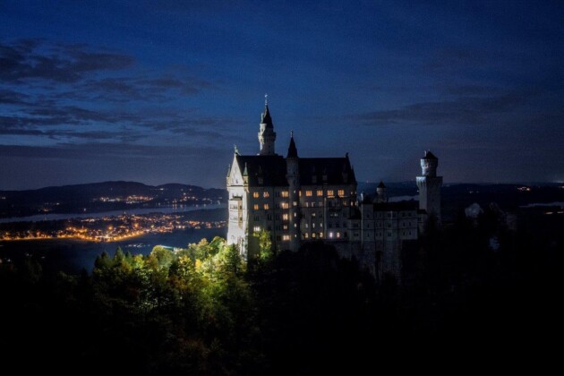 Palace Neuschwanstein at night (c) GNTB Florian Trykowski