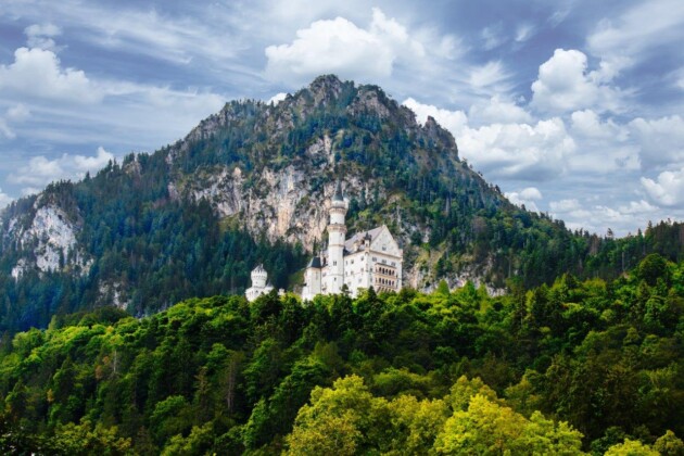 Schwangau_Castle_Neuschwanstein (c) Romantische Straße Toristik-Arbeitsgemeinschaft GbR Eugenio Bersani Latitudes Travel Magazin