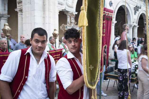 l arrivo degli stendardi in piazza a petralia soprana phv giannella