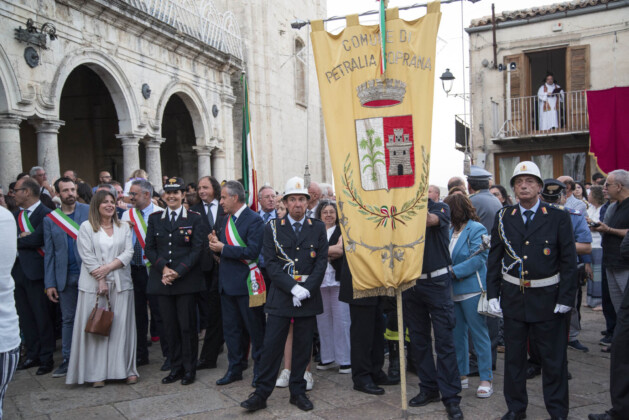 le autorità in attesa dell aprocessione festa patronale di s pietro e paolo phv giannella