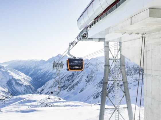 Impianti di risalita al Ghiacciaio dello Stubai. Ph. Andre Schoenherr