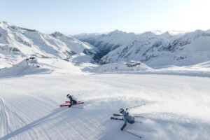 Piste lungo il ghiacciaio dello Stubai. ph. Sebastian Marko