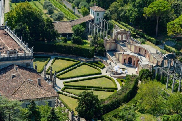 Lago di Garda, Bogliaco di Gargnano. Villa Bettoni