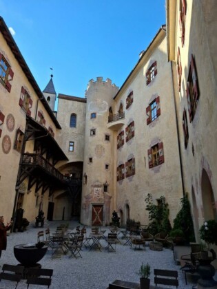 Brunico, il Castello. Ph. Marco Giovenco