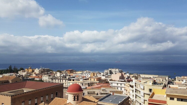 Stretto di Messina dalla terrazza alta del Castello aragonese. ph. Marco Giovenco