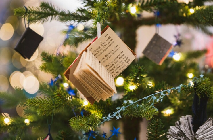 Libri sotto l'albero, Foto di Vlad Vasnetsov su Unsplash