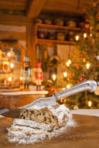 Christstollen, pandolce con uvetta e frutta fresca tipico di Dresda. © Sylvio Dittrich