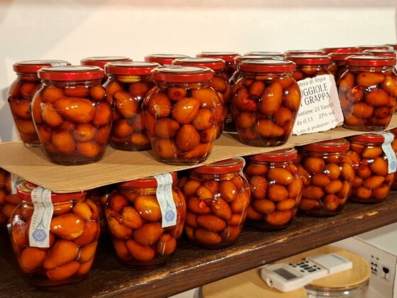 Giuggiole sotto grappa preparate dall'Azienda Agricola Scarpon_Ph. Marco Giovenco