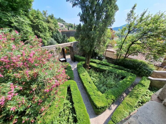 Casa-museo di Francesco Petrarca ad Arquà, l'ingresso con il giardino monumentale_Ph. Marco Giovenco