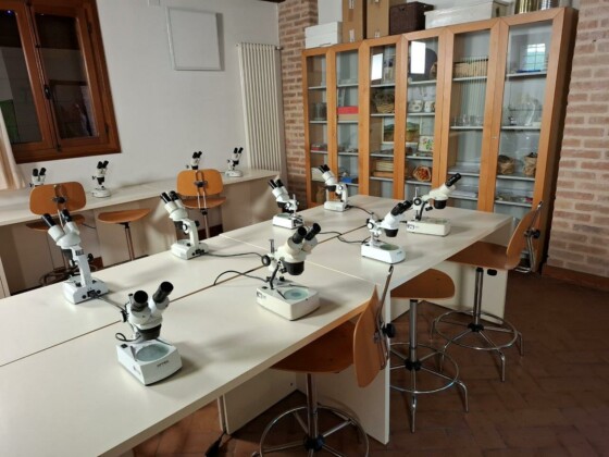 Casa Marina, il centro di educazione ambientale del Parco Regionale, offre un contatto autentico con il cuore verde dei colli. Dispone anche di ostello e offre un laboratorio didattico per studenti_Ph. Marco Giovenco