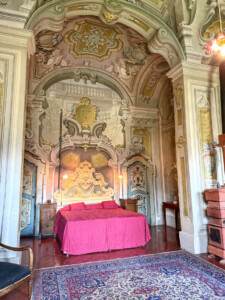 L'alcova della camera da letto signorile a Palazzo Ruschi Pavesi, Pontremoli (ph. Iacopo Sequi)
