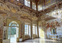 Pontremoli, la gioia del Barocco Il bellissimo salone d'ingresso al piano nobile della Villa Dosi Delfini, a poche centinaia di metri dal centro storico di Pontremoli