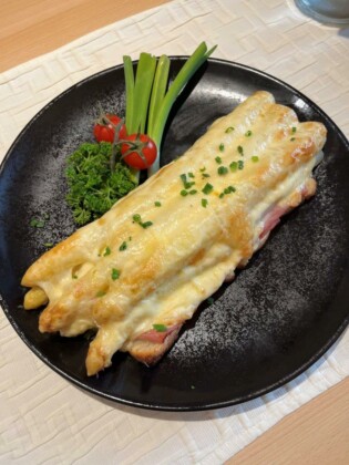 Freiburg-Opfingen_Ferienhof Walter_Spargel_Gericht &copy; Walter Hoch 5