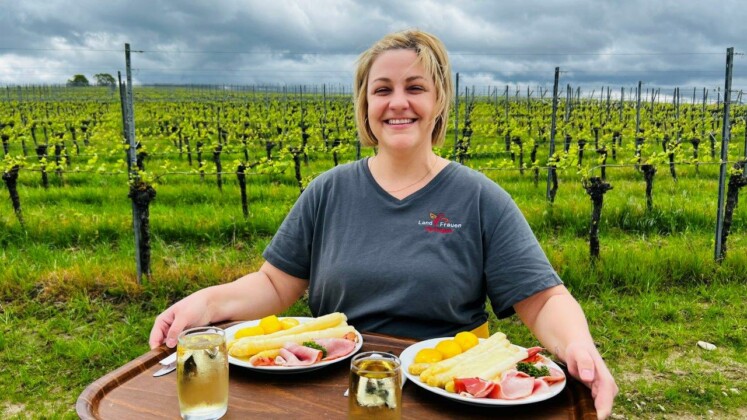 Freiburg-Opfingen_Spargelfest &copy; Fritz Klieber