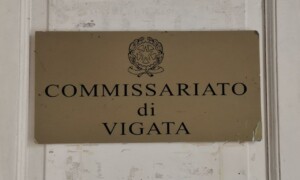 Scicli, targa commissariato Vigata di Montalbano. Ph. Marco Giovenco