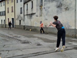 Borgo Valbelluna, giochi di strada a Farra di Mel, foto Marco Giovenco