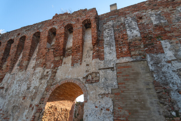 Cortina muraria della Fortezza Vecchia, foto Scilla Nascimbene